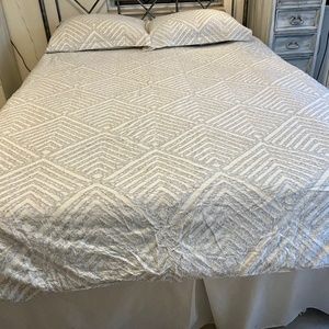 Queen Duvet Cover Embroidery Chenille~ Shams Set (2) White & Silver Shabby Chic